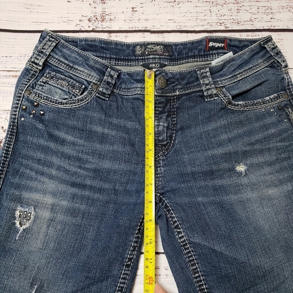 Silver Jeans Aiko Mid Boot Cut Distressed with embroidery and studs. - Picture 15 of 16